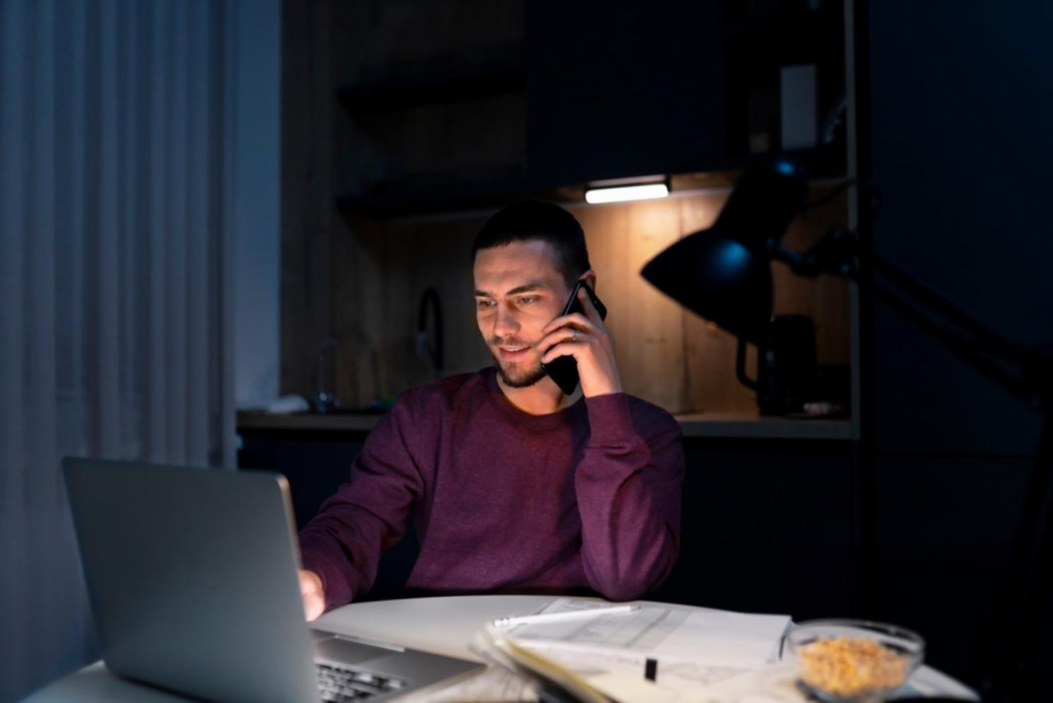 Modernes Büro für Finanzberatung und Szenariomodellierung