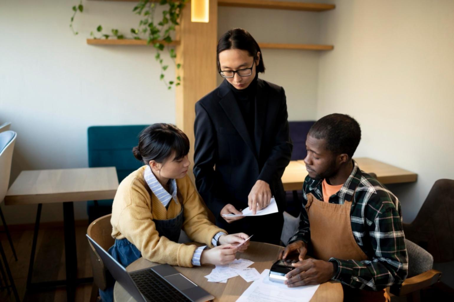 Unser Team bei der Arbeit an Finanzmodellen